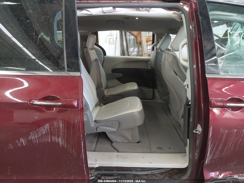 2017 Chrysler Pacifica Touring-L VIN: 2C4RC1BG7HR518963 Lot: 43664454