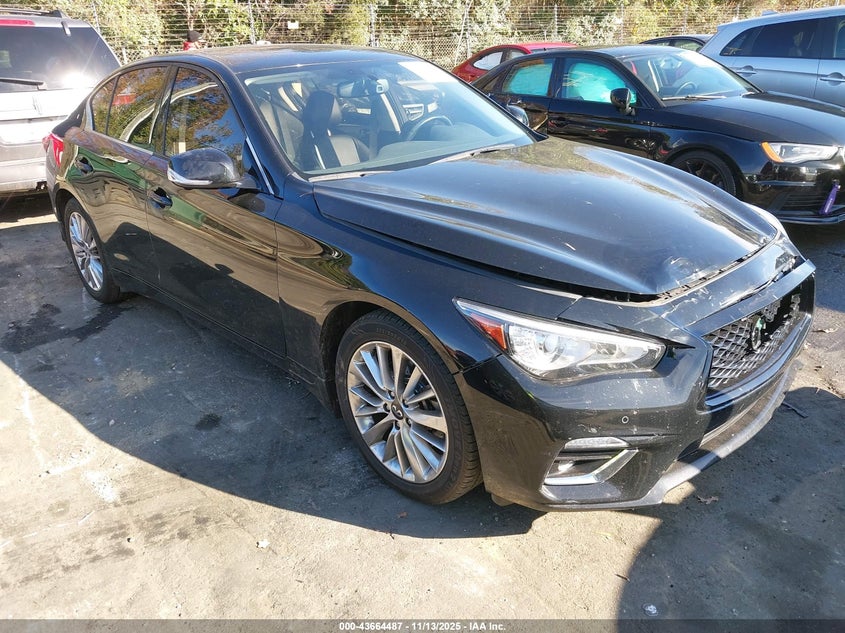 INFINITI Q50 LUXE AWD