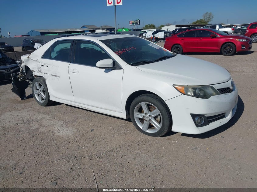 TOYOTA CAMRY SE