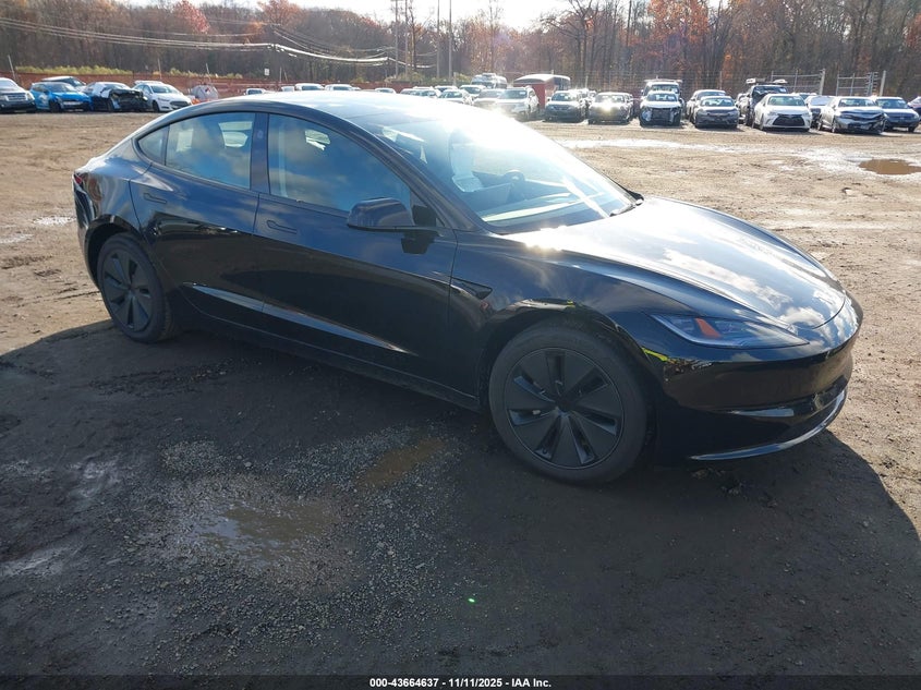 TESLA MODEL 3 LONG RANGE REAR-WHEEL DRIVE/STANDARD