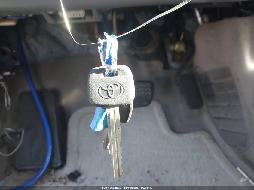 2004 Toyota Camry Le VIN: 4T1BE32K04U295282 Lot: 43664638