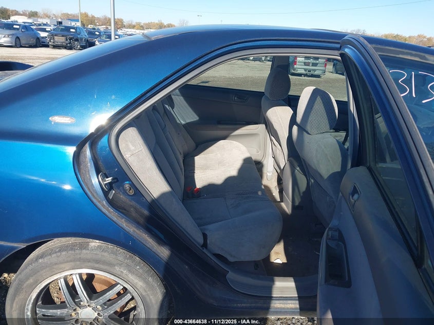 2004 Toyota Camry Le VIN: 4T1BE32K04U295282 Lot: 43664638