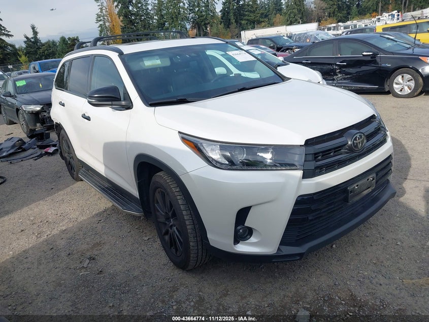 TOYOTA HIGHLANDER SE