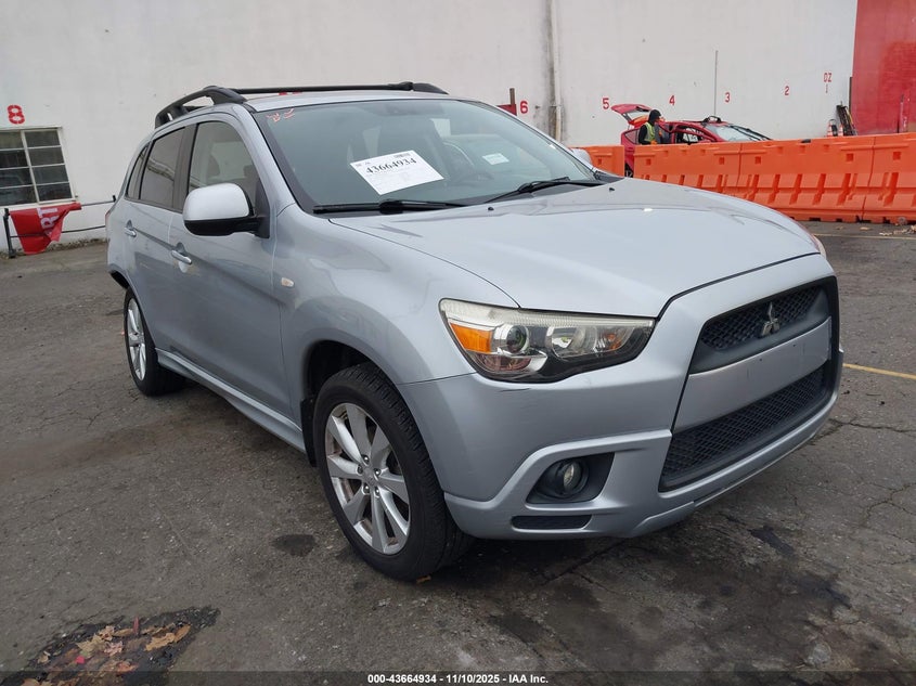 MITSUBISHI OUTLANDER SPORT SE
