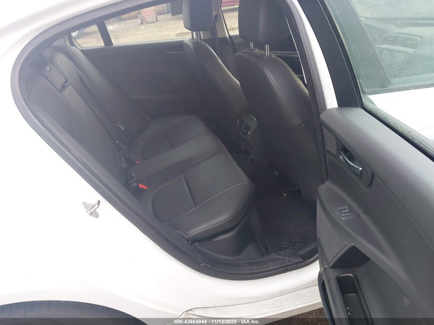 2017 JAGUAR XE 25T PREMIUM SAJAD4BG8HA972737