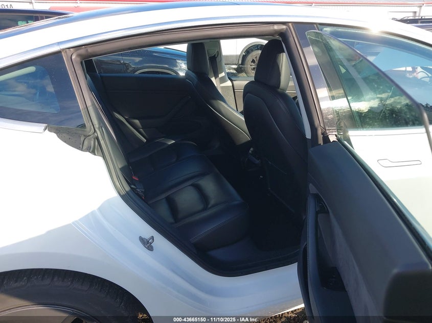 2019 Tesla Model 3 Long Range/Performance VIN: 5YJ3E1EB4KF211771 Lot: 43665150