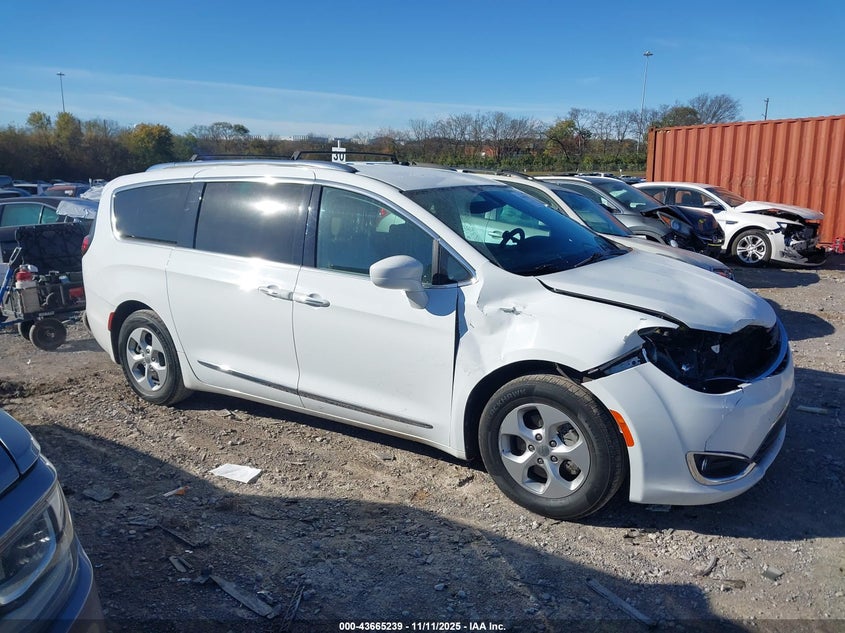 2018 Chrysler Pacifica Hybrid Touring L VIN: 2C4RC1L70JR163624 Lot: 43665239