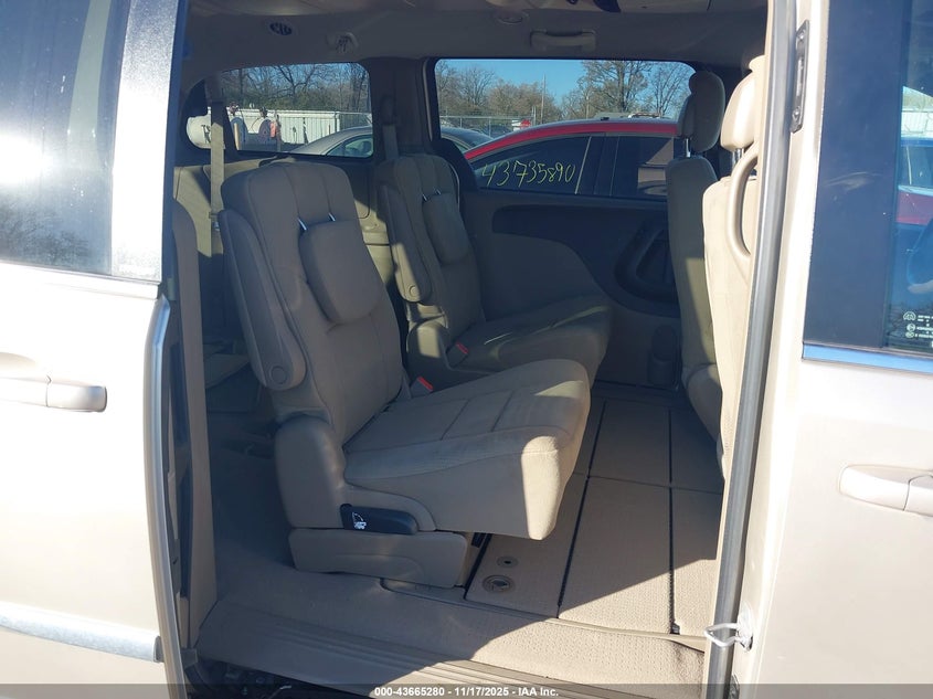 2013 Chrysler Town & Country Touring VIN: 2C4RC1BG2DR670207 Lot: 43665280