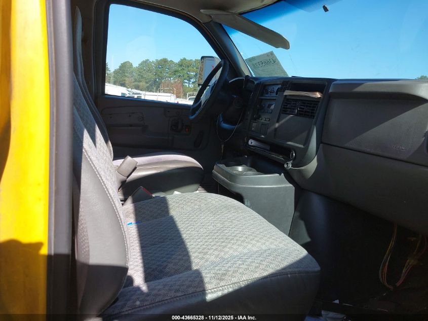 2006 GMC Savana Cutaway Work Van VIN: 1GDHG31UX61902851 Lot: 43665328