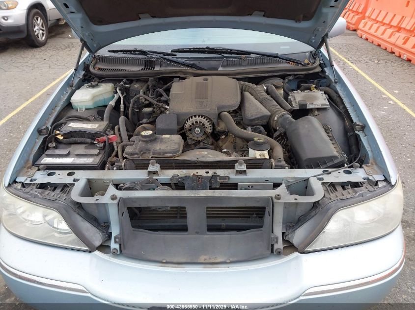 2005 Lincoln Town Car Signature VIN: 1LNHM81W95Y615580 Lot: 43665550