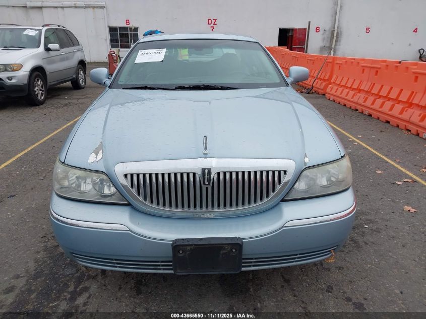 2005 Lincoln Town Car Signature VIN: 1LNHM81W95Y615580 Lot: 43665550