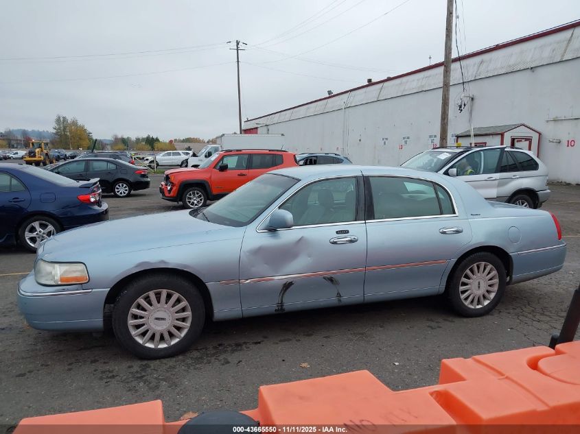 2005 Lincoln Town Car Signature VIN: 1LNHM81W95Y615580 Lot: 43665550