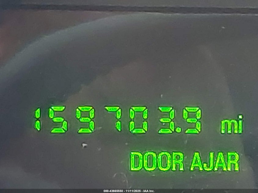 2005 Lincoln Town Car Signature VIN: 1LNHM81W95Y615580 Lot: 43665550