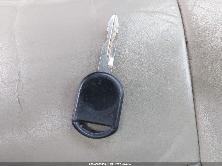 2005 Lincoln Town Car Signature VIN: 1LNHM81W95Y615580 Lot: 43665550