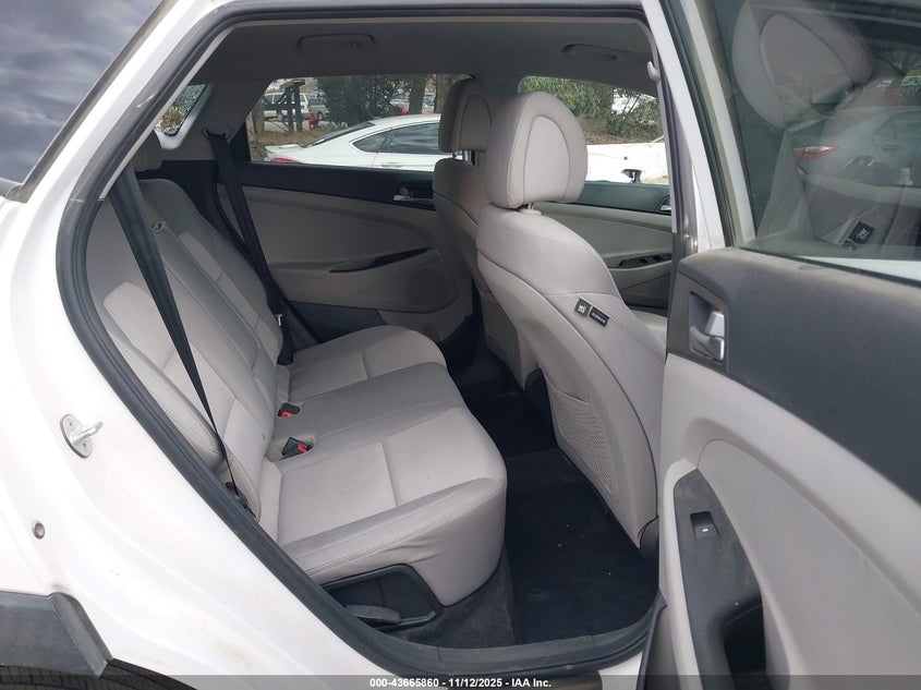 KM8J33A48HU383376 2017 HYUNDAI TUCSON photo no. 8