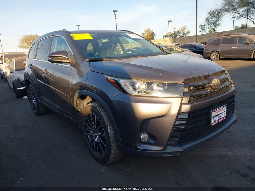 TOYOTA HIGHLANDER SE