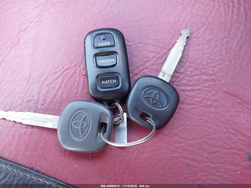 2005 Toyota Matrix Xrs VIN: 2T1KY32EX5C319236 Lot: 43666018