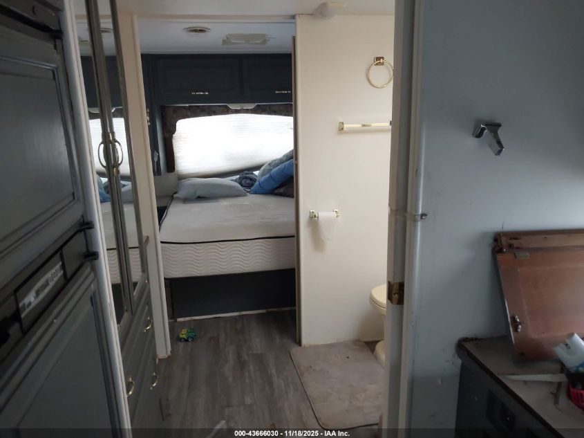 2000 Ford E-450 Cutaway Standard VIN: 1FDXE45S1YHB88442 Lot: 43666030