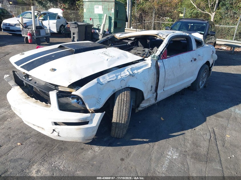 2005 Ford Mustang V6 Deluxe/V6 Premium