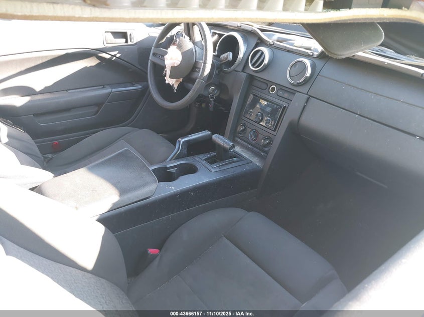 2005 Ford Mustang V6 Deluxe/V6 Premium