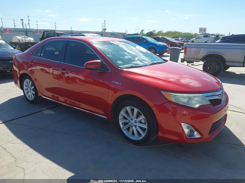 TOYOTA CAMRY HYBRID XLE