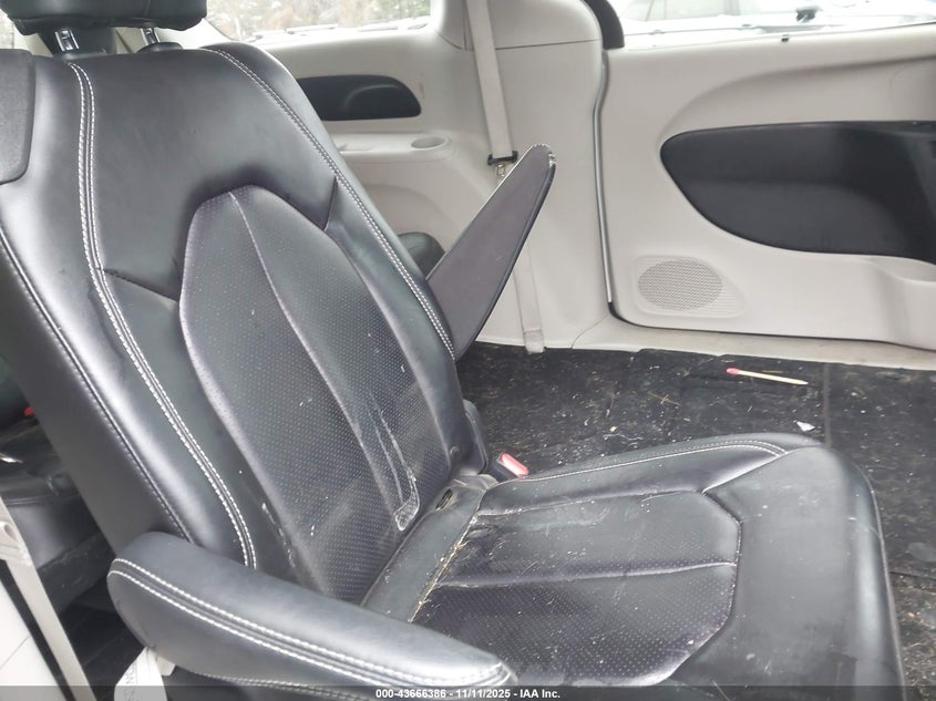 2023 Chrysler Pacifica Touring L VIN: 2C4RC1BG6PR528933 Lot: 43666386