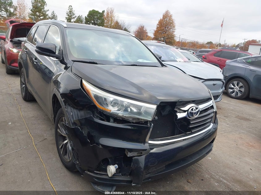 TOYOTA HIGHLANDER XLE V6
