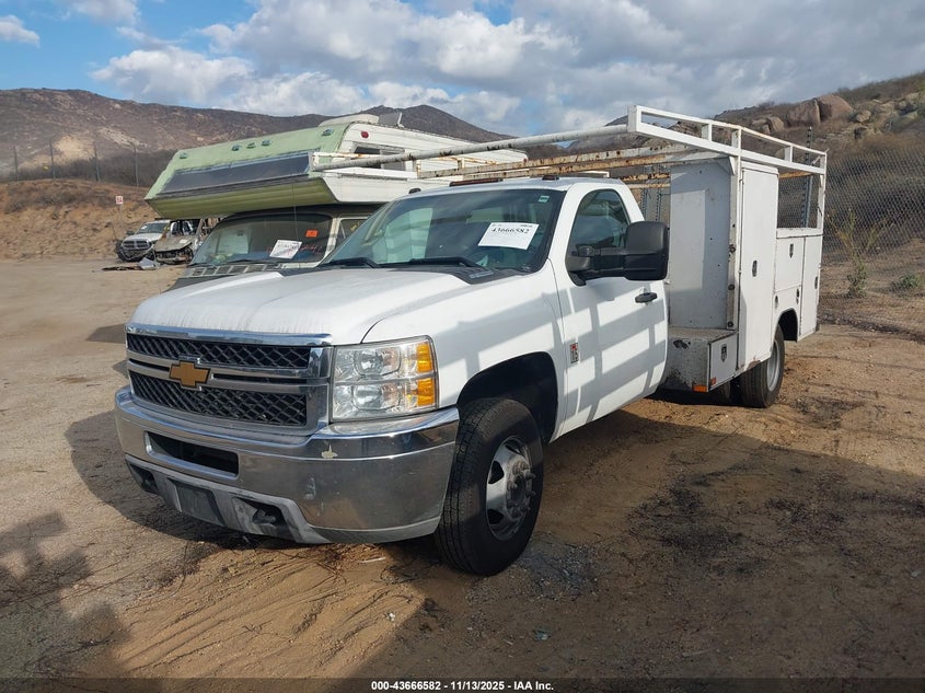 1GB3CZC88DF183116 2013 CHEVROLET SILVERADO photo no. 2