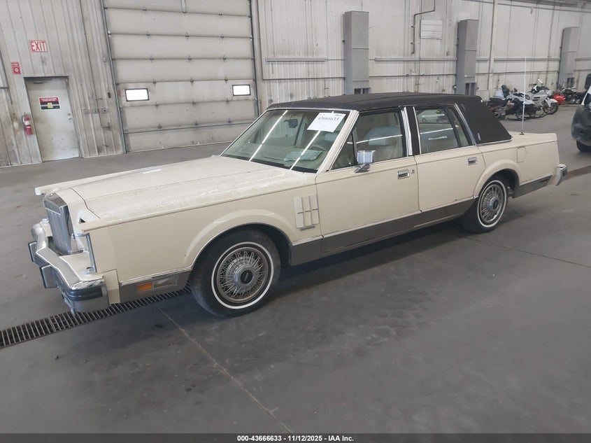 1MRBP99F4DY657467 1983 LINCOLN MARK VI photo no. 2