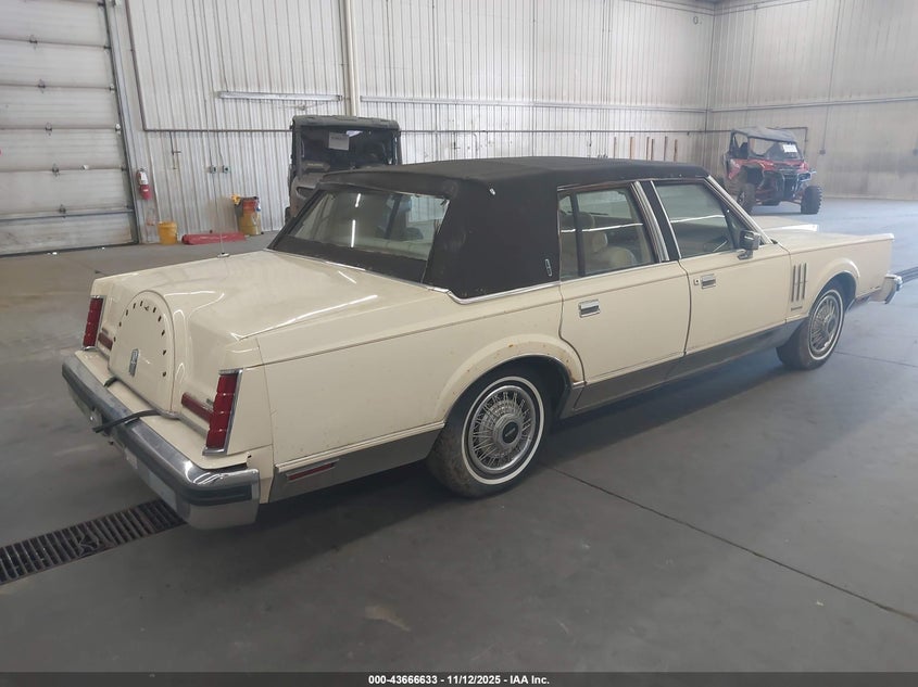1MRBP99F4DY657467 1983 LINCOLN MARK VI photo no. 4