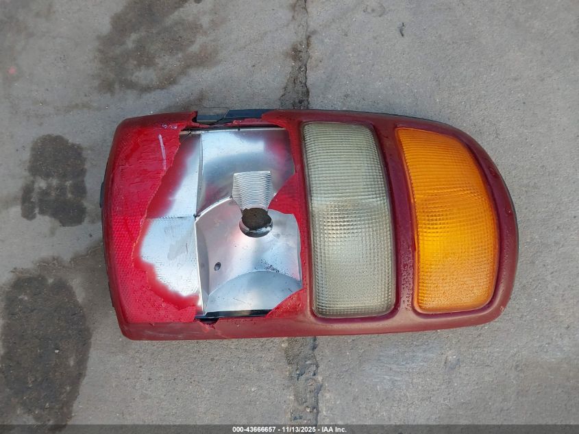 2001 Chevrolet Tahoe Ls VIN: 1GNEC13T51R194344 Lot: 43666657