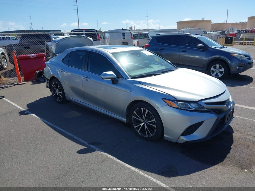 TOYOTA CAMRY HYBRID SE HYBRID
