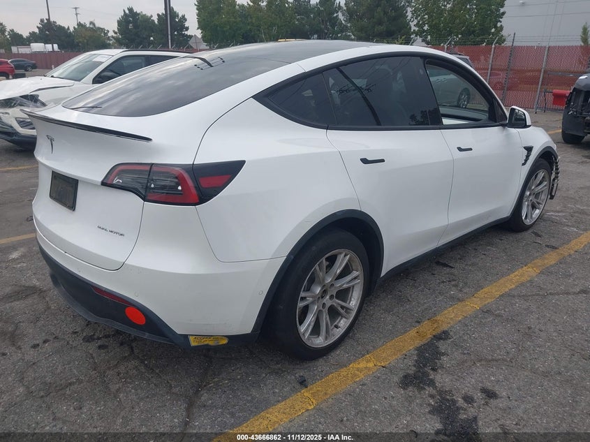 7SAYGAEE7NF486066 2022 TESLA MODEL Y photo no. 4