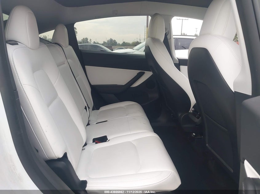7SAYGAEE7NF486066 2022 TESLA MODEL Y photo no. 8