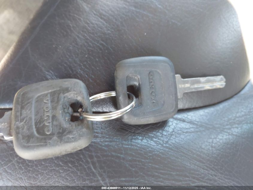 2001 Volvo V70 Xc VIN: YV1SZ58D111010111 Lot: 43666911