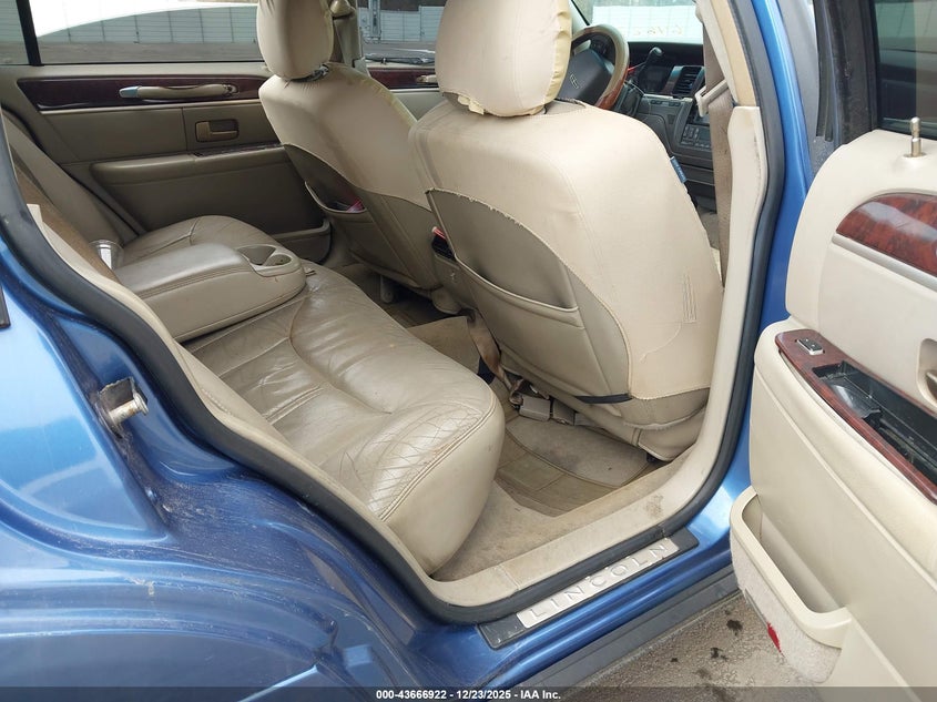 2008 Lincoln Town Car Signature Limited VIN: 2LNHM82WX8X646274 Lot: 43666922