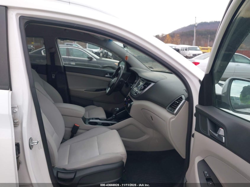 KM8J3CA21HU280167 2017 HYUNDAI TUCSON photo no. 5