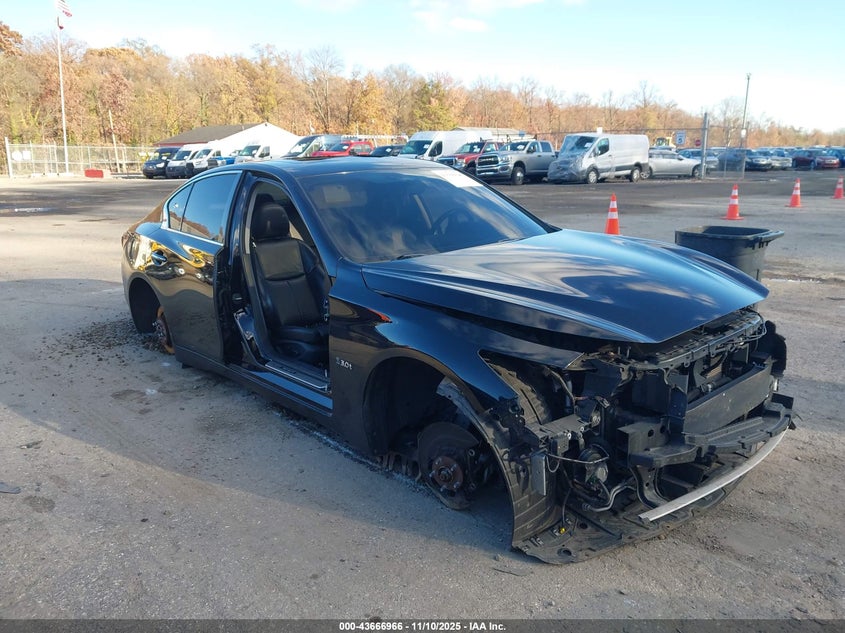 INFINITI Q50 3.0T RED SPORT 400