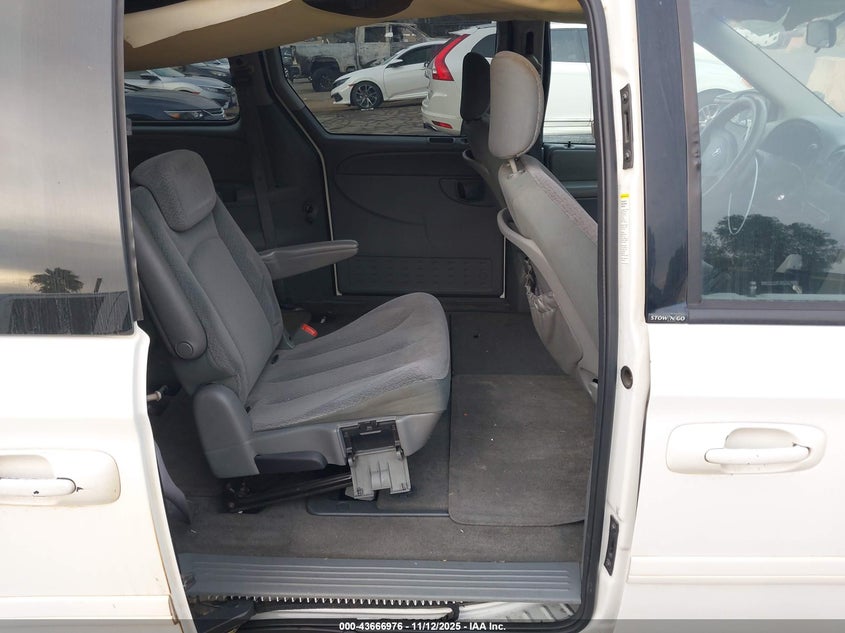 2005 Dodge Grand Caravan Sxt VIN: 2D4GP44L85R516967 Lot: 43666976