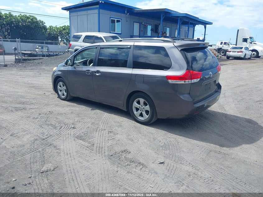 5TDKK3DC5CS216033 2012 TOYOTA SIENNA photo no. 3