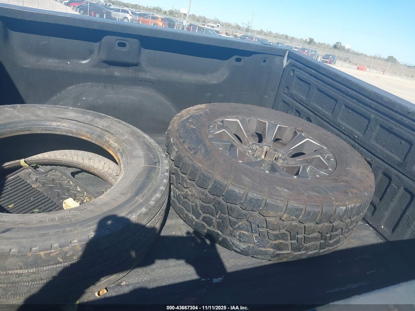 2018 CHEVROLET SILVERADO 1500 2LT - 3GCUKREC1JG269964