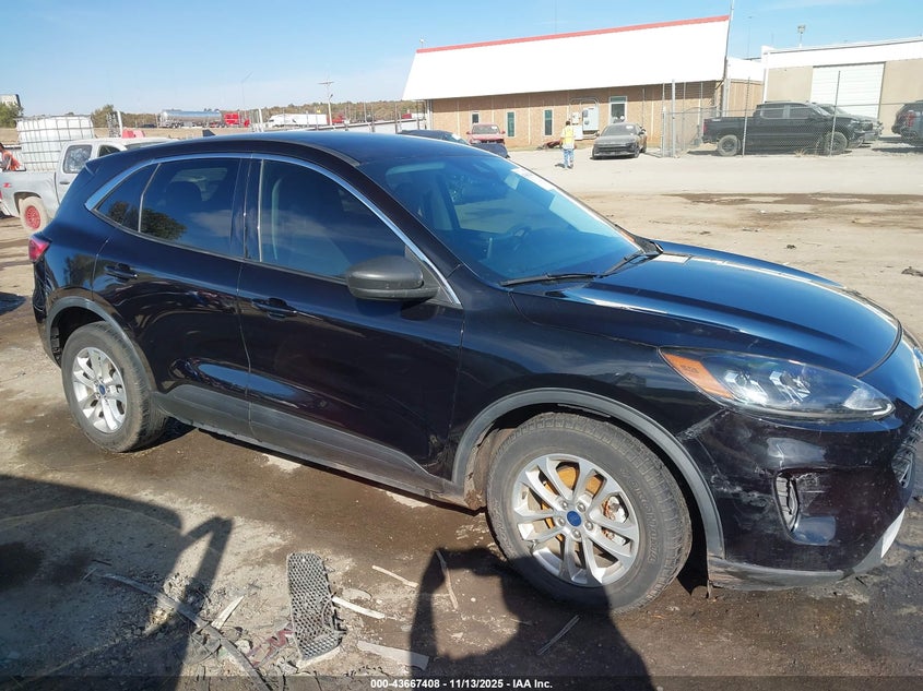 2022 FORD ESCAPE SE - 1FMCU0G69NUA25115