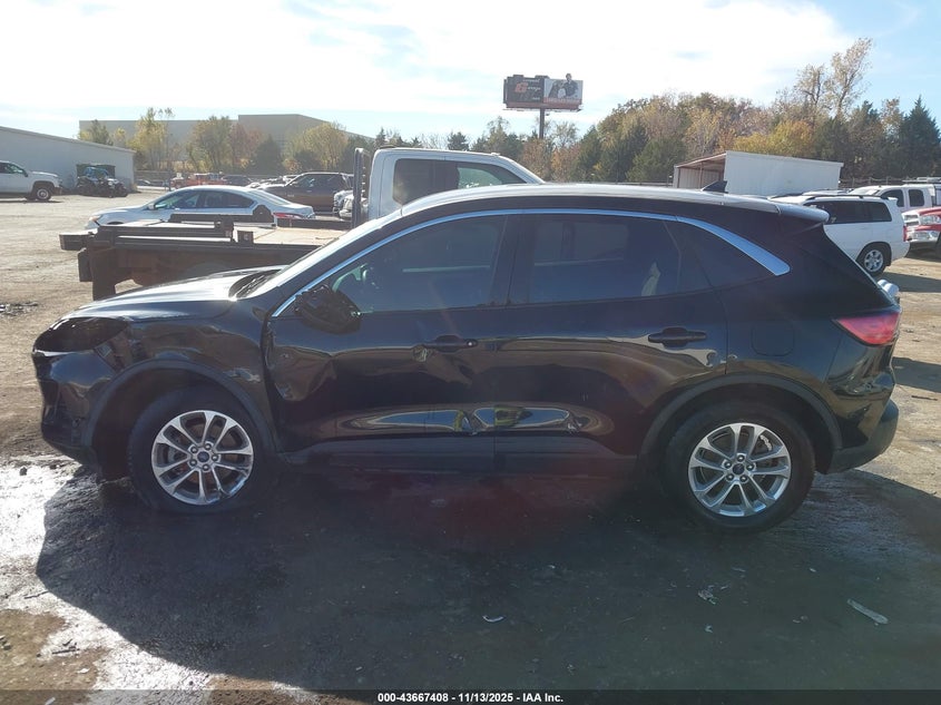 2022 FORD ESCAPE SE - 1FMCU0G69NUA25115