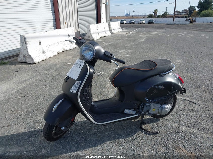 ZAPM459L1F5100148 2015 VESPA GTS photo no. 2