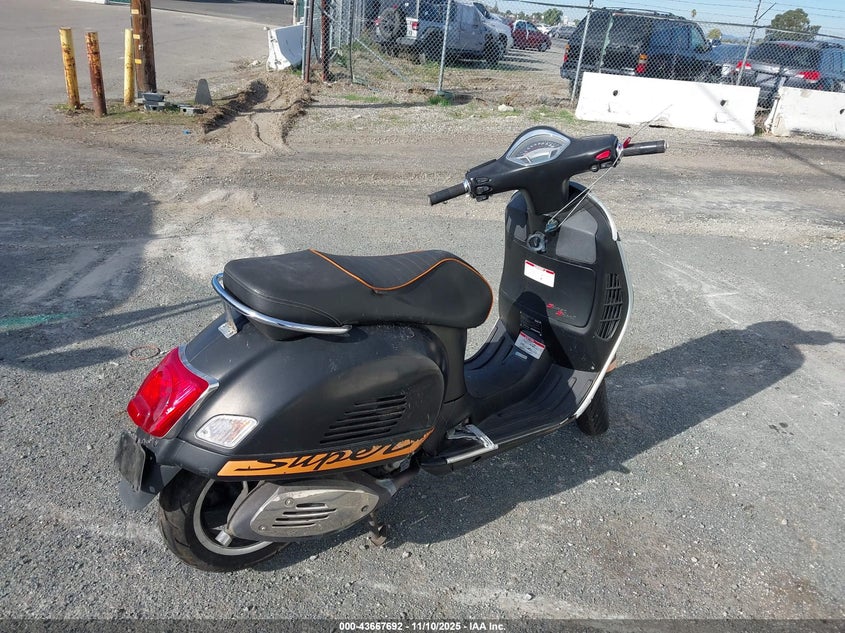 ZAPM459L1F5100148 2015 VESPA GTS photo no. 4