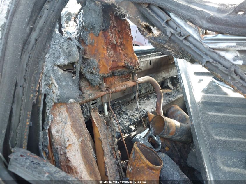 2000 Chevrolet Silverado 1500 VIN: 1GCEC14W3YZ258019 Lot: 43667791