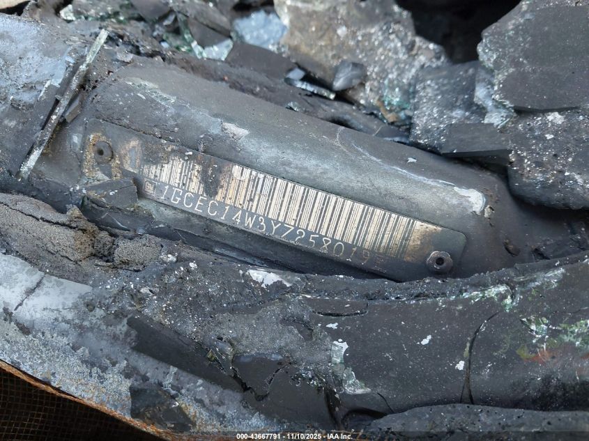 2000 Chevrolet Silverado 1500 VIN: 1GCEC14W3YZ258019 Lot: 43667791