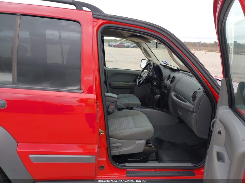 1J4GK48K85W533993 2005 JEEP LIBERTY (NORTH AMERICA) photo no. 5