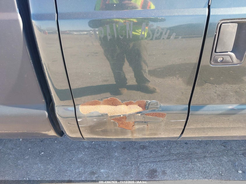 2004 Ford F-250 Lariat/Xl/Xlt VIN: 1FTNX20L74EB98561 Lot: 43667928