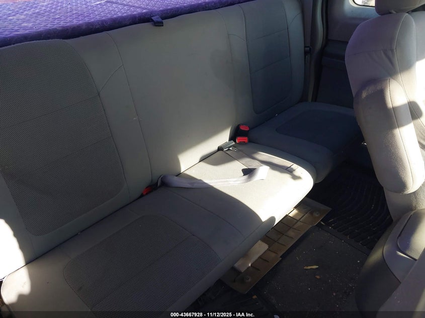 2004 Ford F-250 Lariat/Xl/Xlt VIN: 1FTNX20L74EB98561 Lot: 43667928